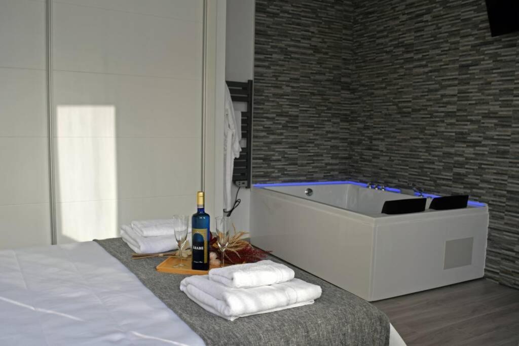 Alojamientos Lola, Suite Con Jacuzzi Benalup-Casas Viejas Extérieur photo